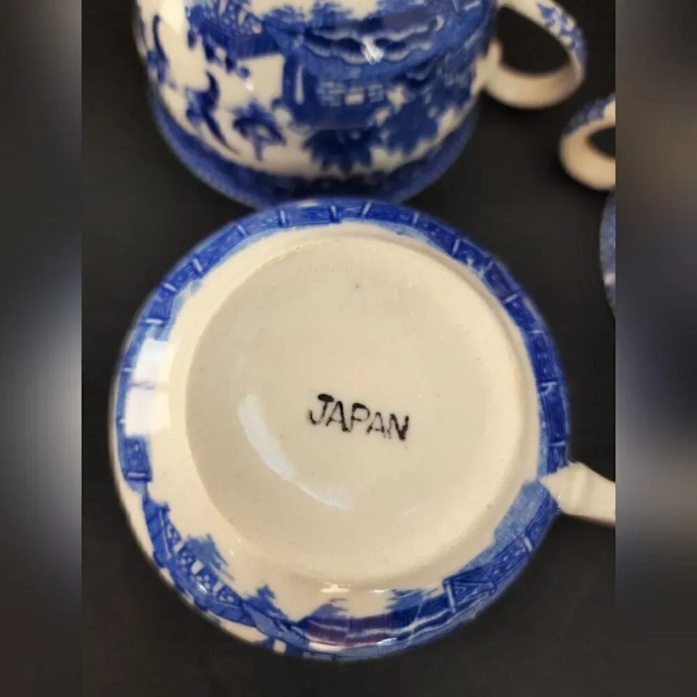 Set of 8 antique Blue willow ceramic tea cups